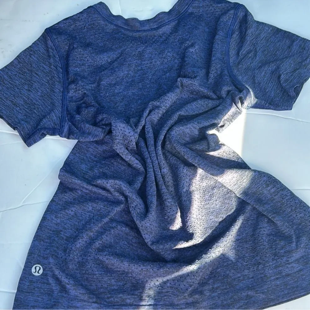 Lululemon Breeze By Short Sleeve in Blazer Blue / Black Size 4